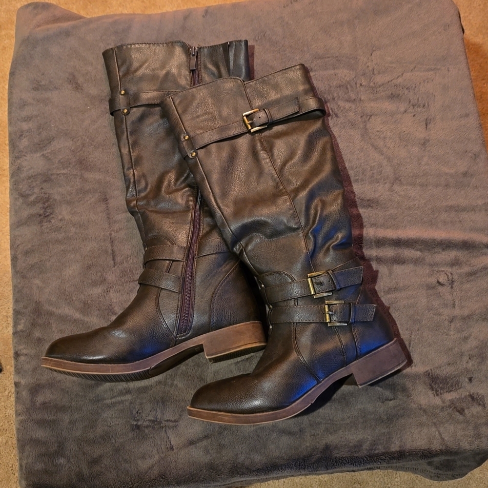 Womens boots, knee height, brown, size 7.5
